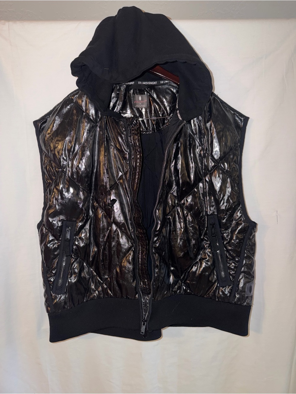 Black padded vest with hood from the brand In the Moment, size S.